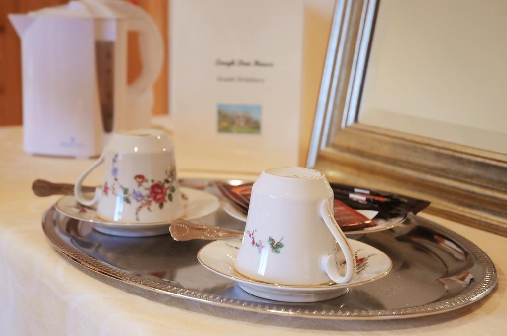 Lough Dan House Acomodação com café da manhã Oldbridge Quarto foto